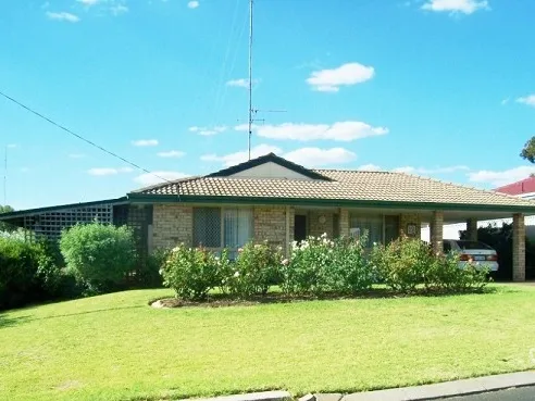 High on the Hill. Close to Schools, Shops and the Ocean.