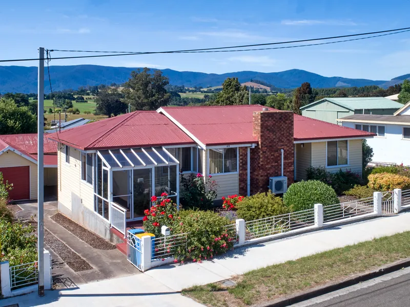 Perfect Position, Family Home !!