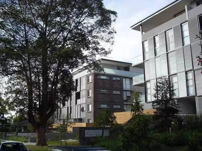 Over-sized 3 bedroom apartment in the perfect location