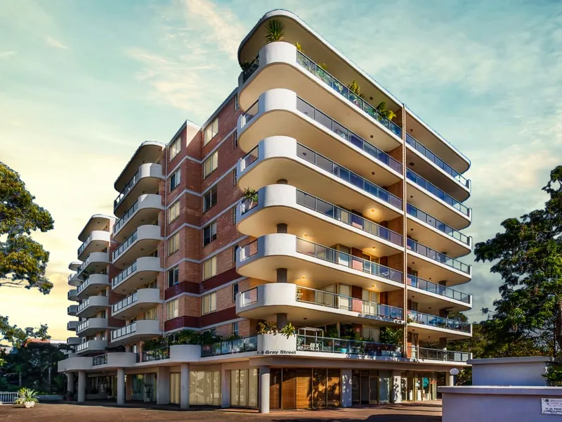 Bright and Airy in Unbeatable Location