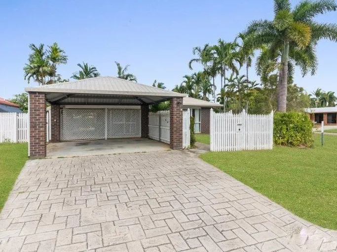 PERFECTLY CENTRALLY LOCATED IN A QUIET AREA