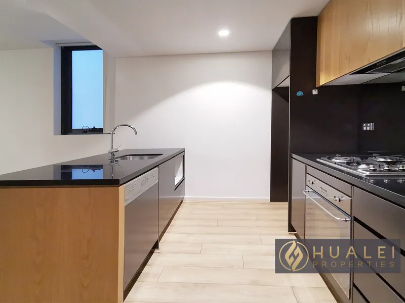 Rosebery Modern One Bedroom Apartment with Car Space for Lease