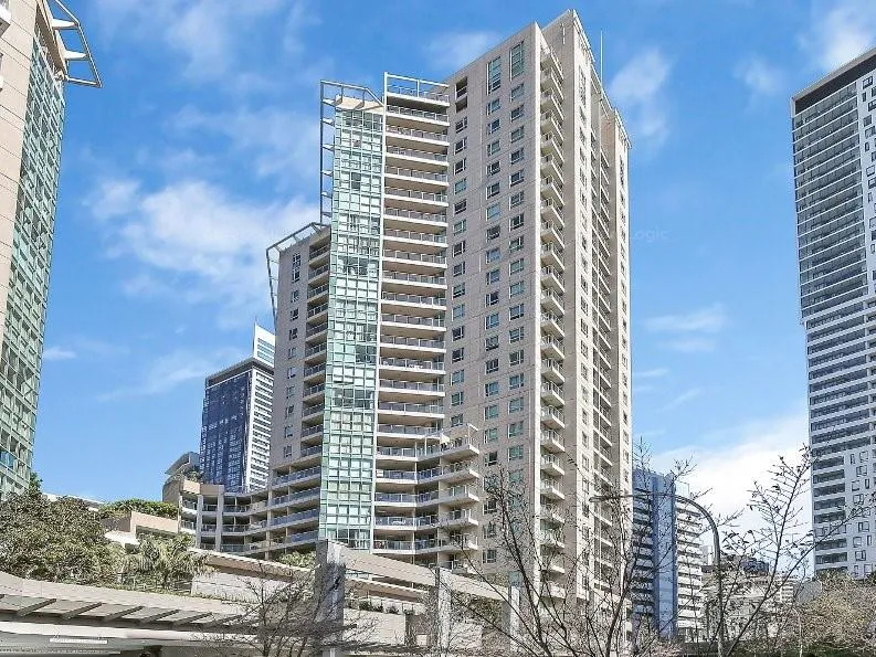 1 bedroom + Spacious Studyroom at the heart of Chatswood