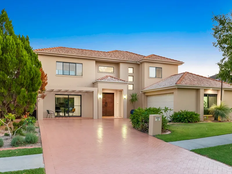 Luxury Living & Lifestyle on Melaleuca Lake!