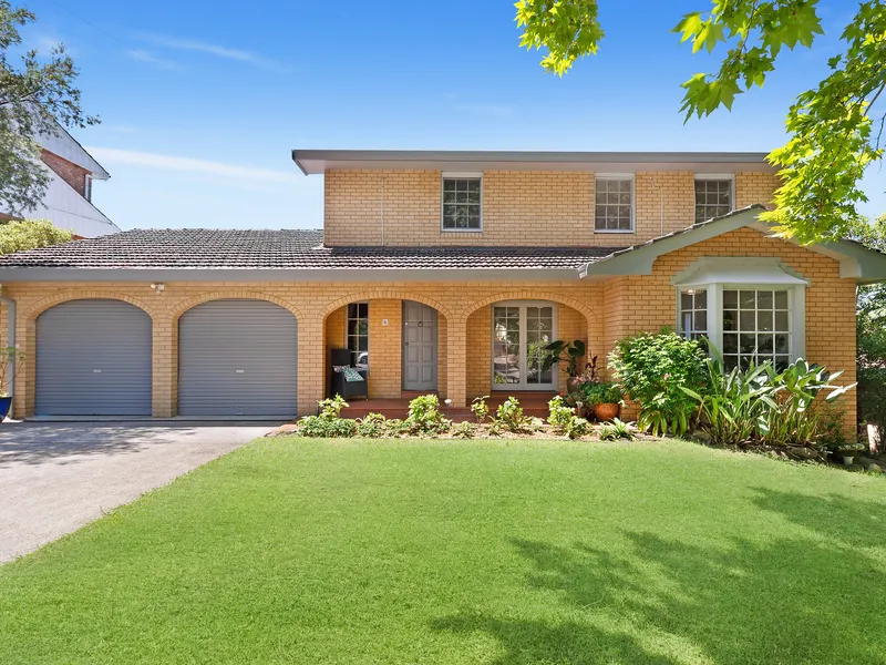 SUN-DRENCHED, QUIET & SPACIOUS FAMILY ENTERTAINER IN A LIFESTYLE POCKET LEVEL LAND W/LEAFY OUTLOOK - WALK SHOPS, KILLARA HIGH & BUS TO RAIL