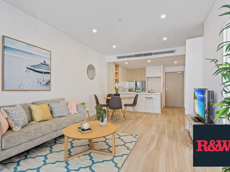 Luxury, Modern One Bedroom Apartment Plus Study