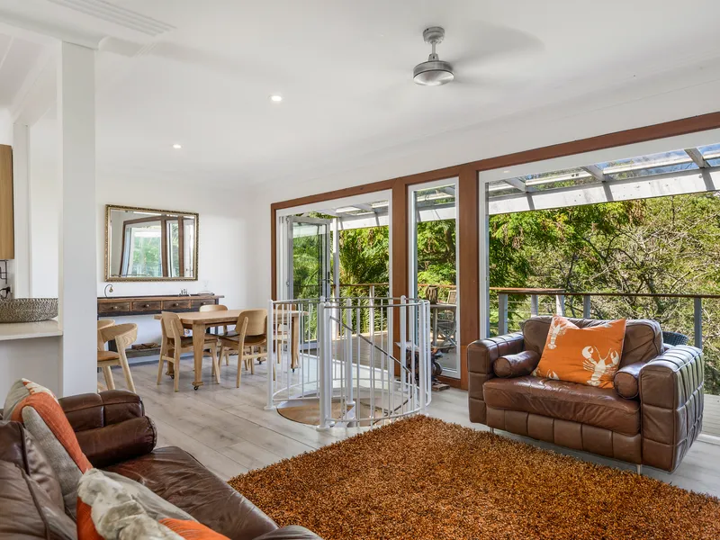 Pittwater Views - Renovated Home - Walk to Foreshore