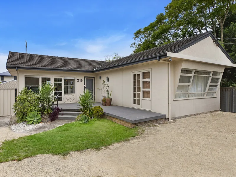 NEAT AND REFRESHED COTTAGE 50 METRES TO THE WATERFRONT