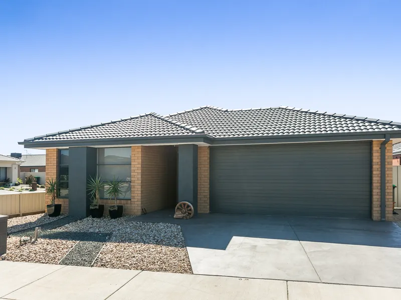 SPACIOUS HOME IN FAMILY-FRIENDLY LOCATION