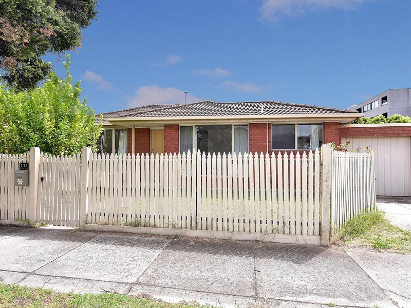 Exceptional unit in a prime location!