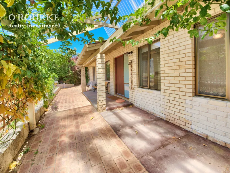 YOUR HOME AMONGST THE CUL-DE-SAC!