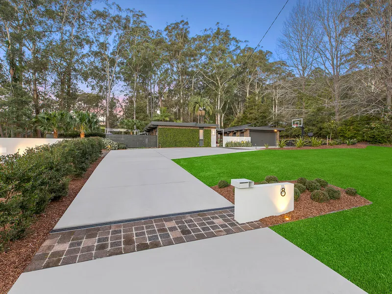 Spectacular Sun-drenched Acres – Premium Neighbourhood