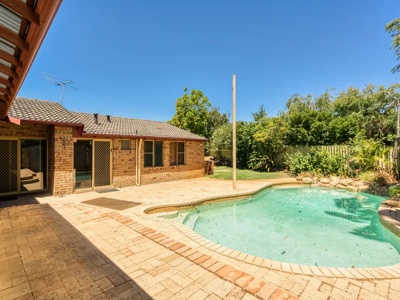 LARGE FAMILY HOME WITH BELOW GROUND SWIMMING POOL!