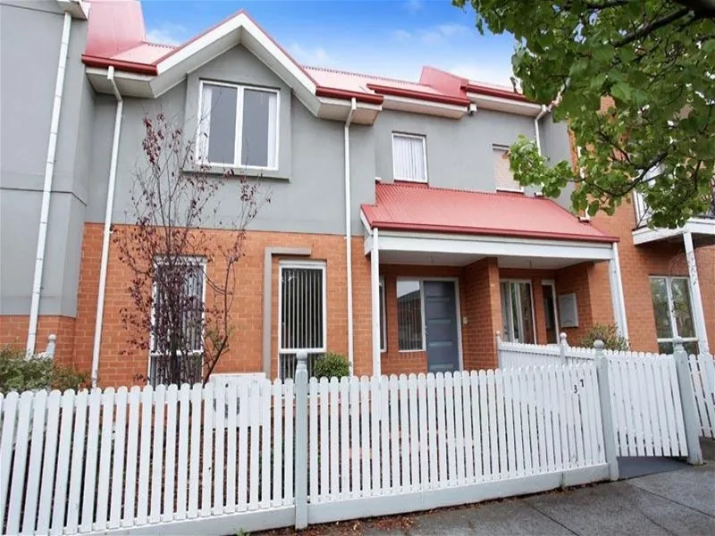 AVAILABLE 14 MAY 2022 3 Bedroom 2 Bathroom Townhouse