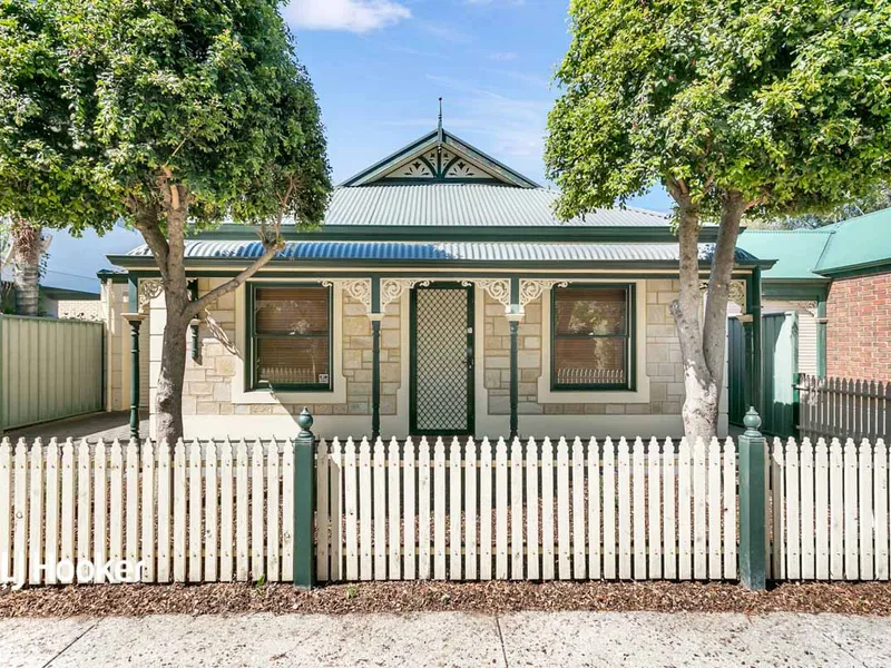 Charming Sandstone Cottage Awaits