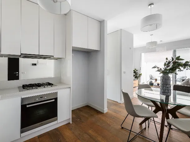 Boutique 2 bed, 1 bath, 1 car apartment 