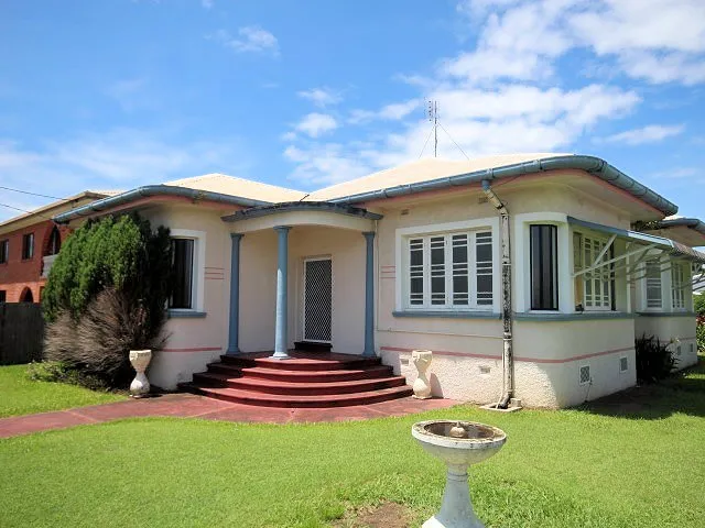 Art Deco Styled Home In Great Location