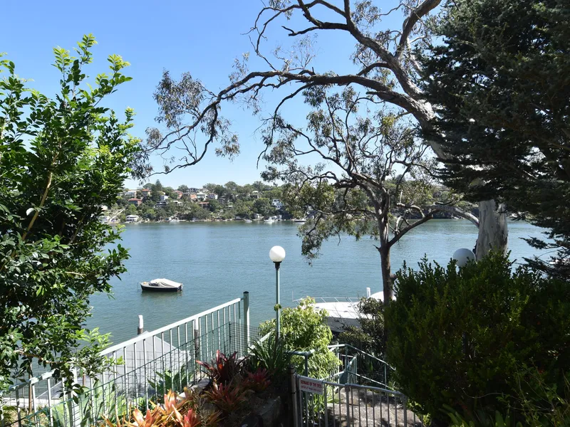 Furnished flat with sweeping water views