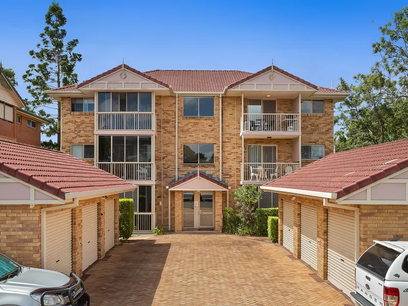 Top Floor Overlooking Parklands