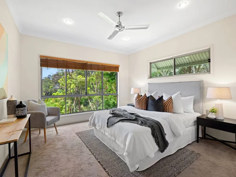 Private Position Overlooking Natural Bushland