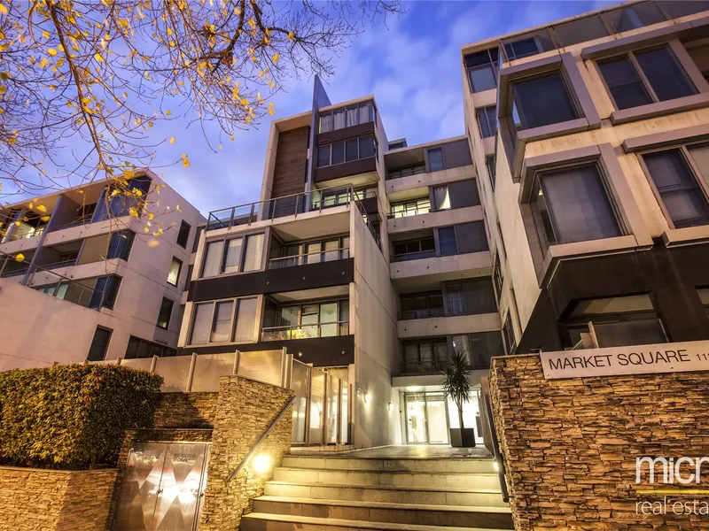 This stylish and modern one bedroom apartment on the 5rd floor of Market Square Condos