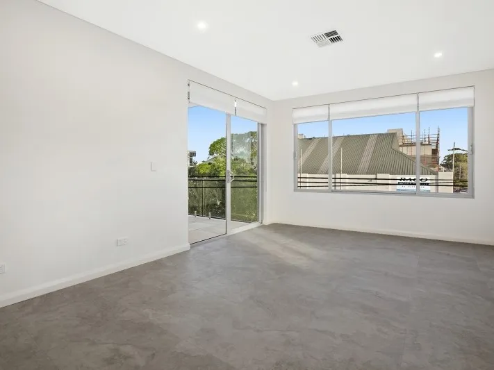 Near New in Boutique Development - Fibre Internet Included