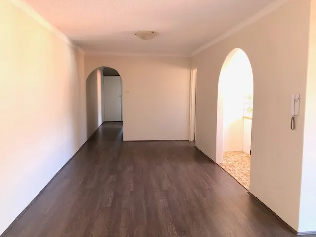 FRESHLY PAINTED - KING SIZED 2 BEDROOM UNIT