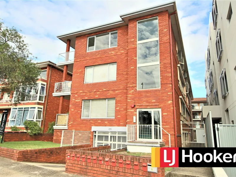 SPOTLESS STUDIO APARTMENT BY THE BEACH.