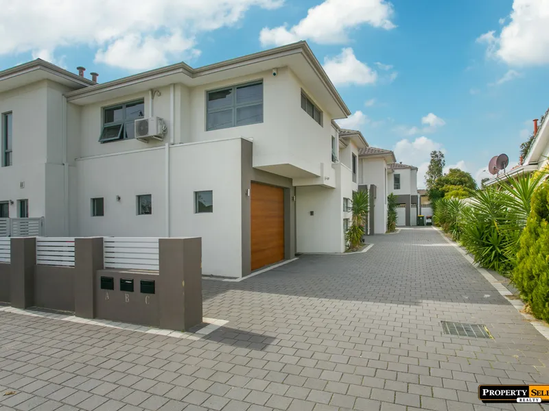 Young  townhouse - NO STRATA FEES 