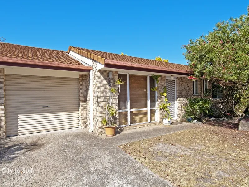 LOWSET UNIT IN QUIET COMPLEX