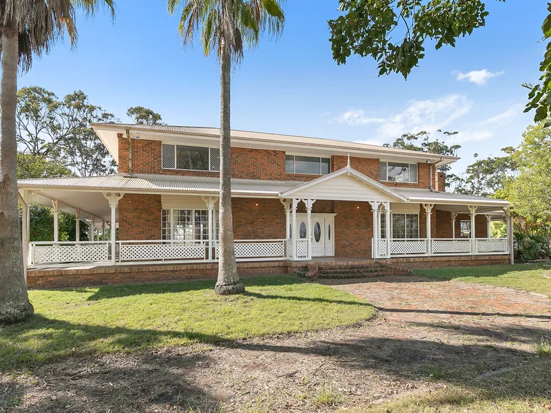 Glorious lifestyle acreage offering endless tranquillity