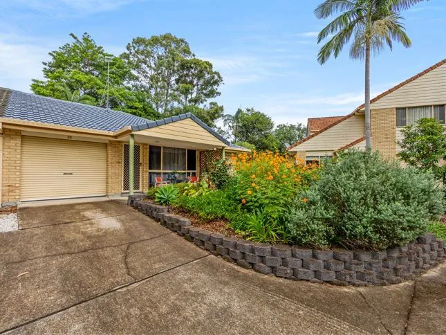 GOLDEN OPPORTUNITY AWAITS TO OWN A STUNNING OWNER-OCCUPIED TOWNHOUSE IN THIS SOUGHT-AFTER COOMERA COMPLEX