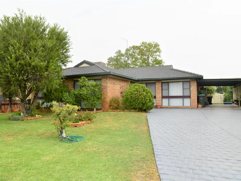 POSITION & PLENTY OF ROOM FOR THE FAMILY!