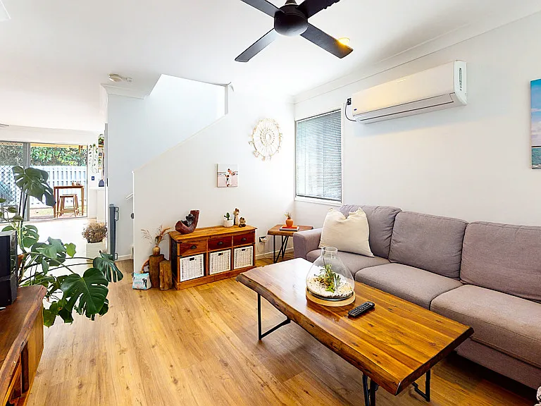 ABSOLUTELY STUNNING PET FRIENDLY HOME WITH SPACIOUS OUTDOOR ENTERTAINING