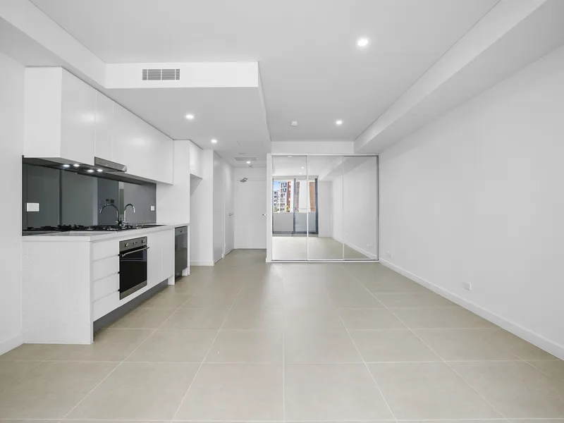 Near New Stunning Spacious Studio