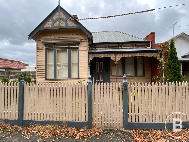 WALK TO THE LAKE & CAFES - CENTRAL 3 BEDROOM HOME