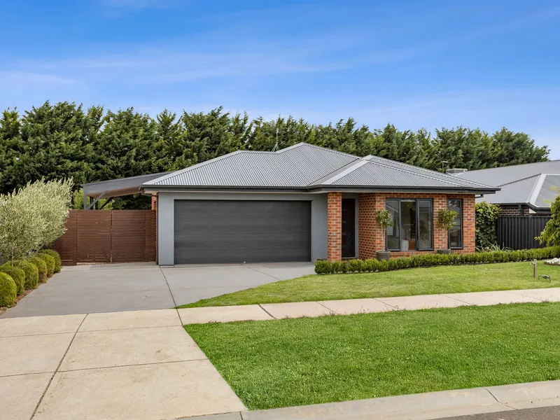 Modern Elegance Meets Outdoor Delight