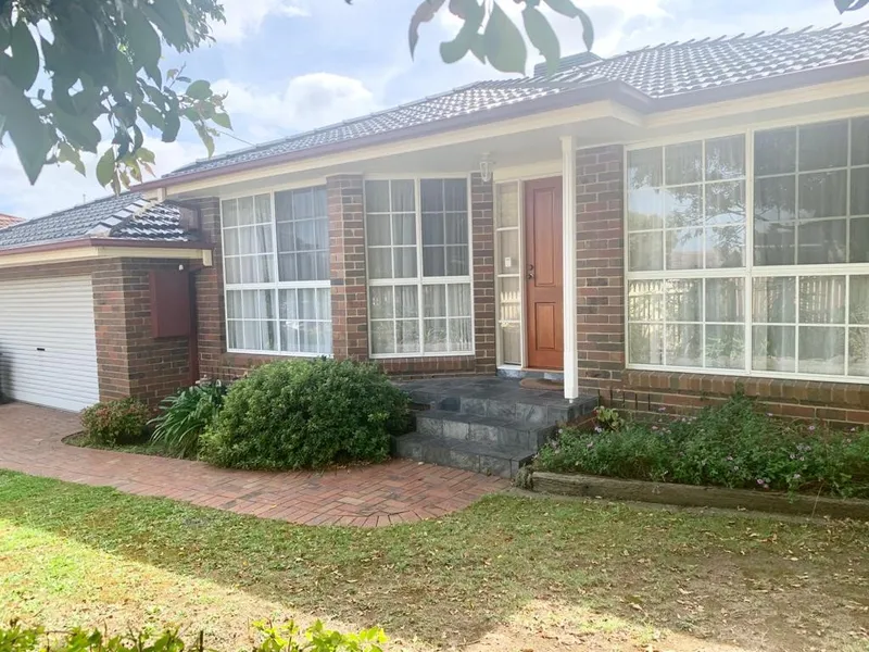 This Lovely spacious family unit located close to Wesley College