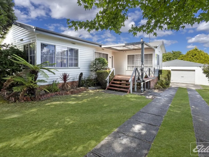 Family Home With Loads Of Bedrooms & Loads Of Potential