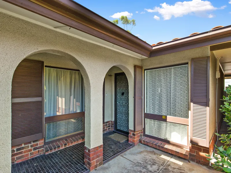 Three-bedroom unit in a peaceful and well-maintained complex!