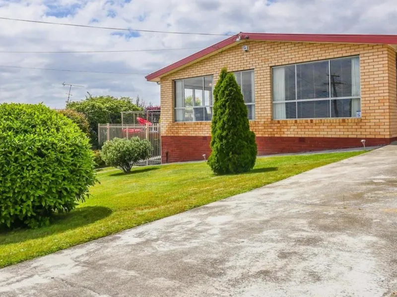 BEAUTIFULLY RENOVATED FAMILY HOME