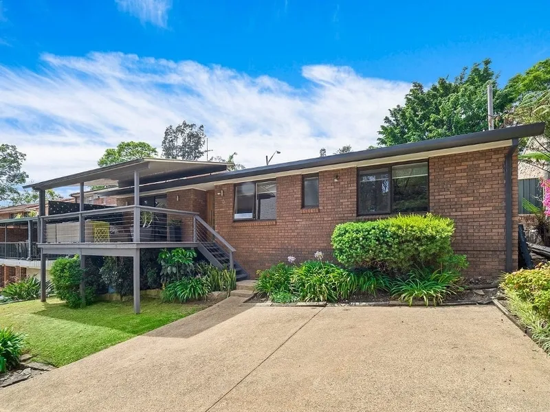 Large 3 Bedroom Home In Popular Location! 