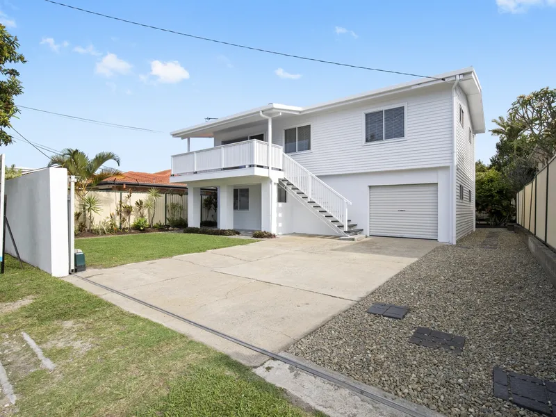 Beautifully Renovated -Dual Living In Paradise Point