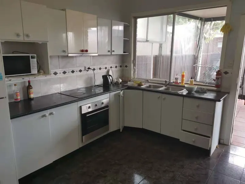 Four Bedroom House Close with Station