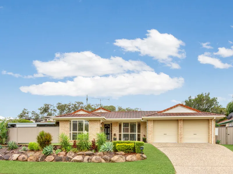 Position Perfect! Brilliant Lowset Brick Home on Corner Block with Side Access!