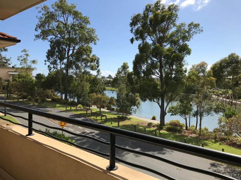 Stunning Town House with Water Views in Bayswater Ave, varsity lakes- Break Lease