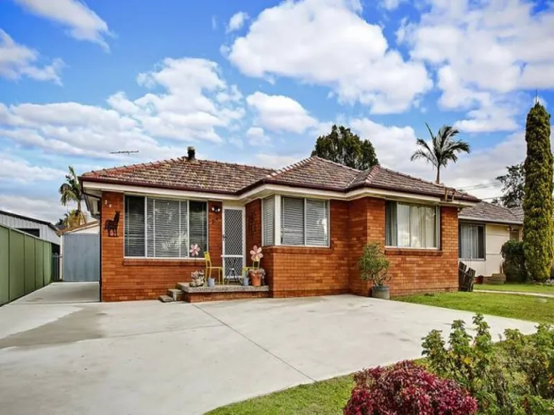 IMMACULATE FAMILY HOME!!