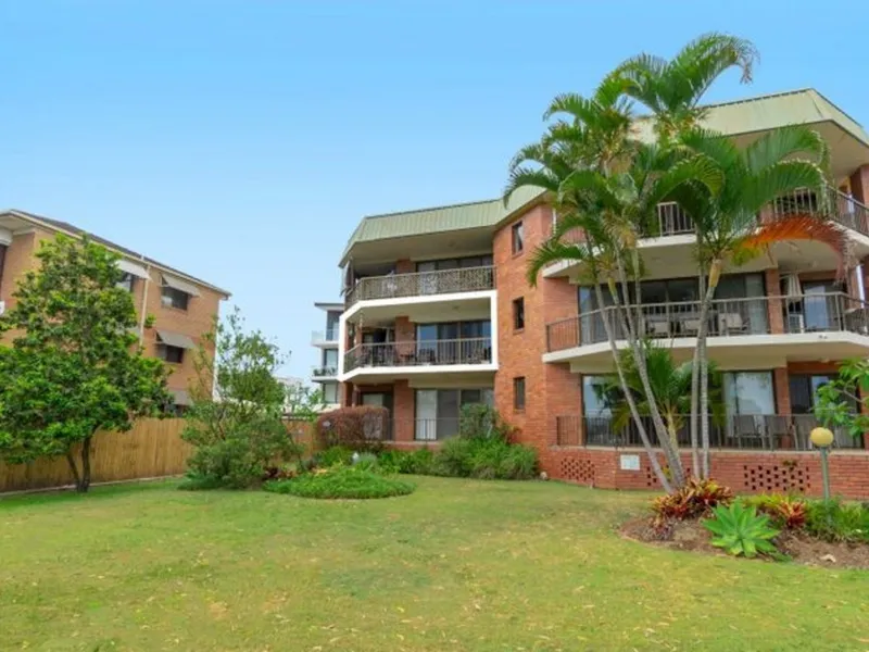 Location Location Short stroll to Shops Bars cafes