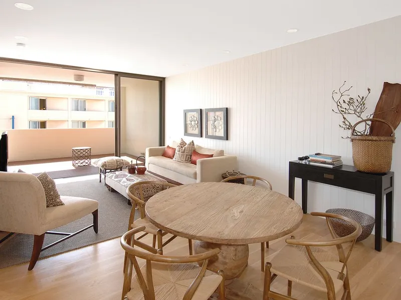 Stunning One Bedroom Apartment With Parking Opposite Bondi Beach