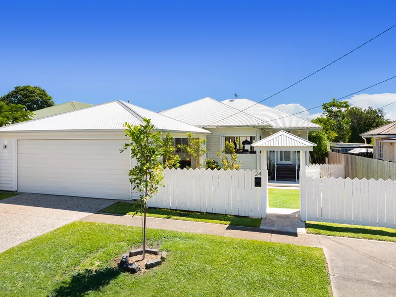 STUNNING RENOVATION, OPEN PLAN LIFESTYLE, HOT SPOT LOCATION!